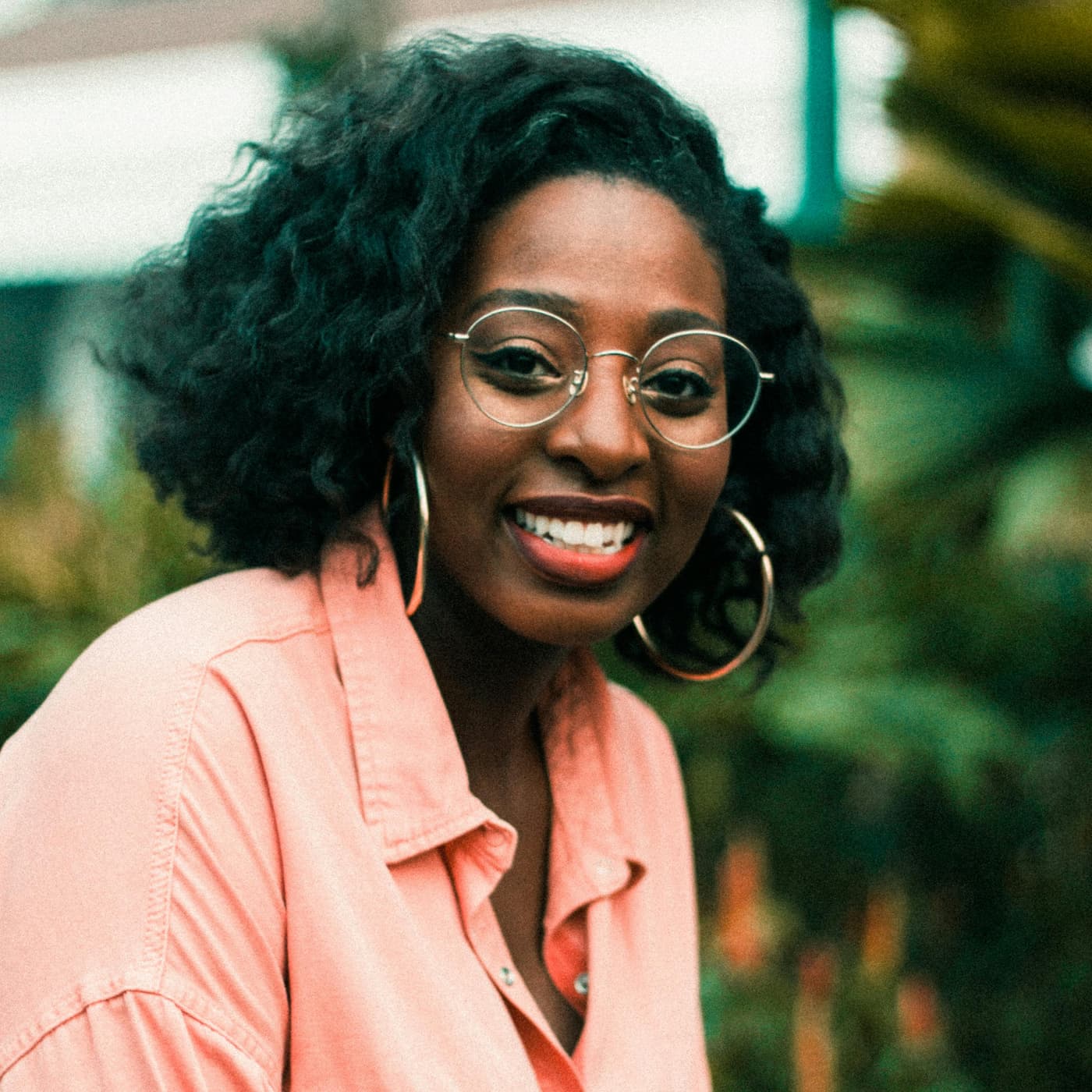 Model wearing Ife ShadesnMore glasses